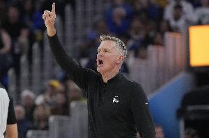 华体会官网-科尔：今晚的比赛感觉像一场季后赛 我们都渴望不打附加赛