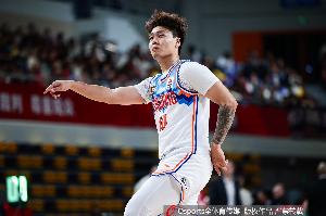 华体会官网-媒体人：北京有三个顶薪用C类合同拿下赵睿 有钱真的能为所欲为啊