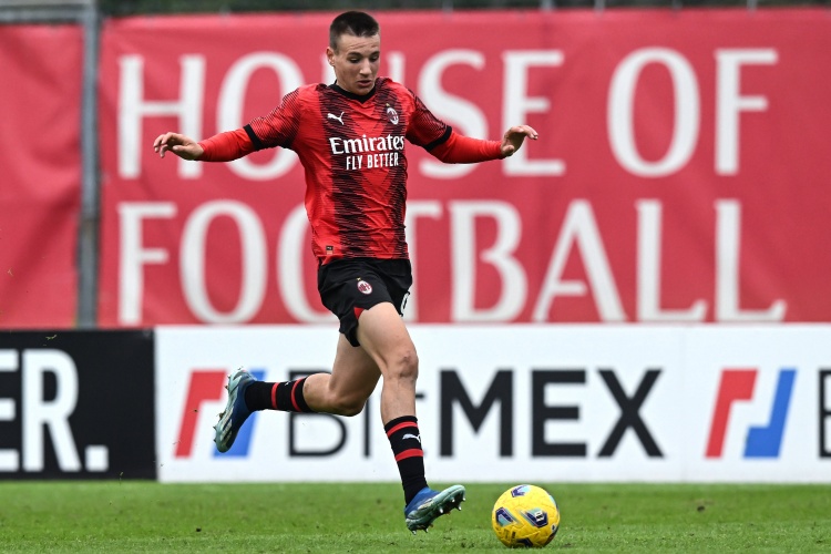 华体会官网-记者:17岁前锋卡马达可能1月回归米兰,俱乐部正评估球员伤情