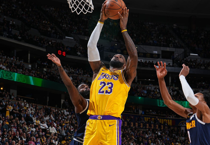 华体会app下载-詹姆斯200岁还能扣太离谱!本人回应朋友称赞:6个笑哭了表情|全明星|丹佛掘金队|nba|掘金|排名_新浪体育_新浪新闻